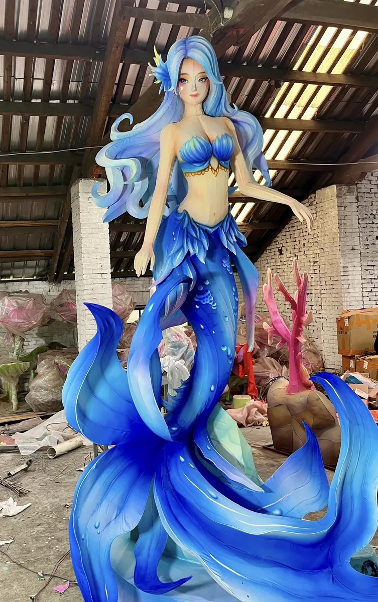 Custom blue seahorse lantern, a structurally anchored marine piece
