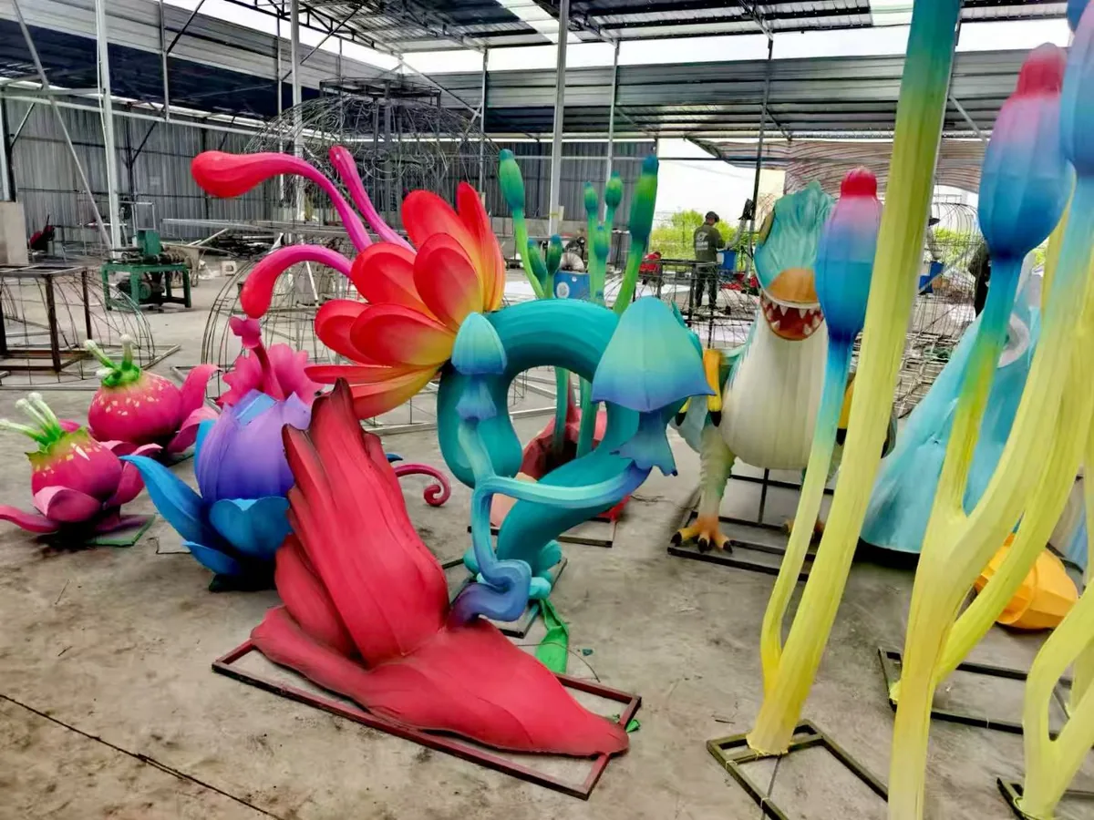 Giant flower lantern sculpture from the standard catalogue