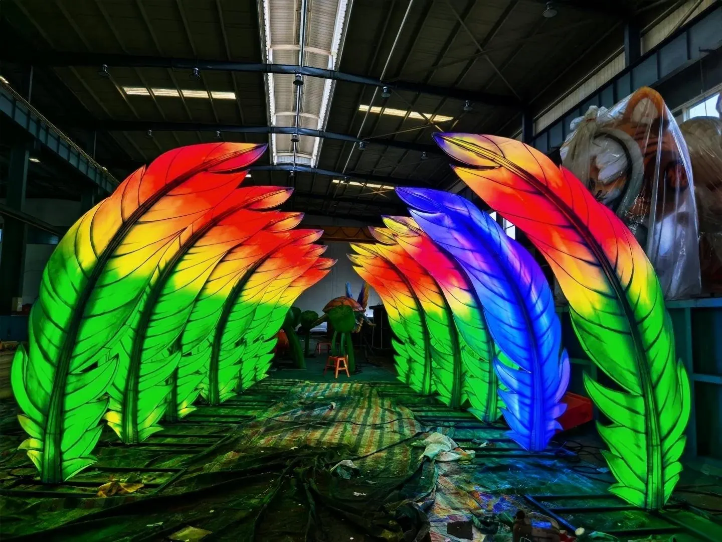 Rainbow feather tunnel lantern in production