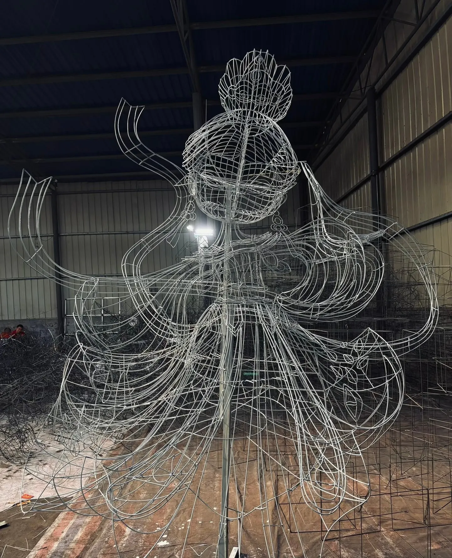 Sculpture wireframe structure taking shape