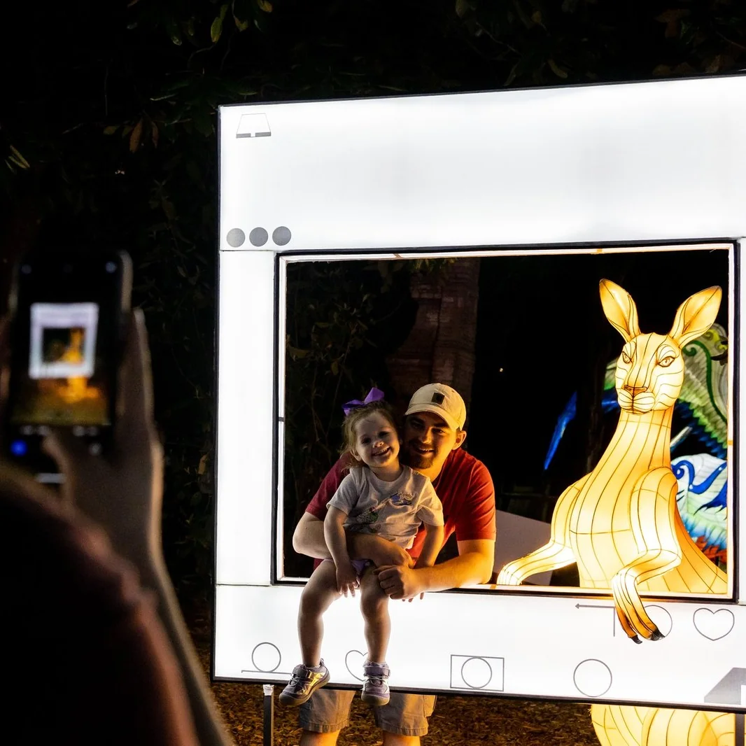 Family photo frame lantern with a kangaroo light figure