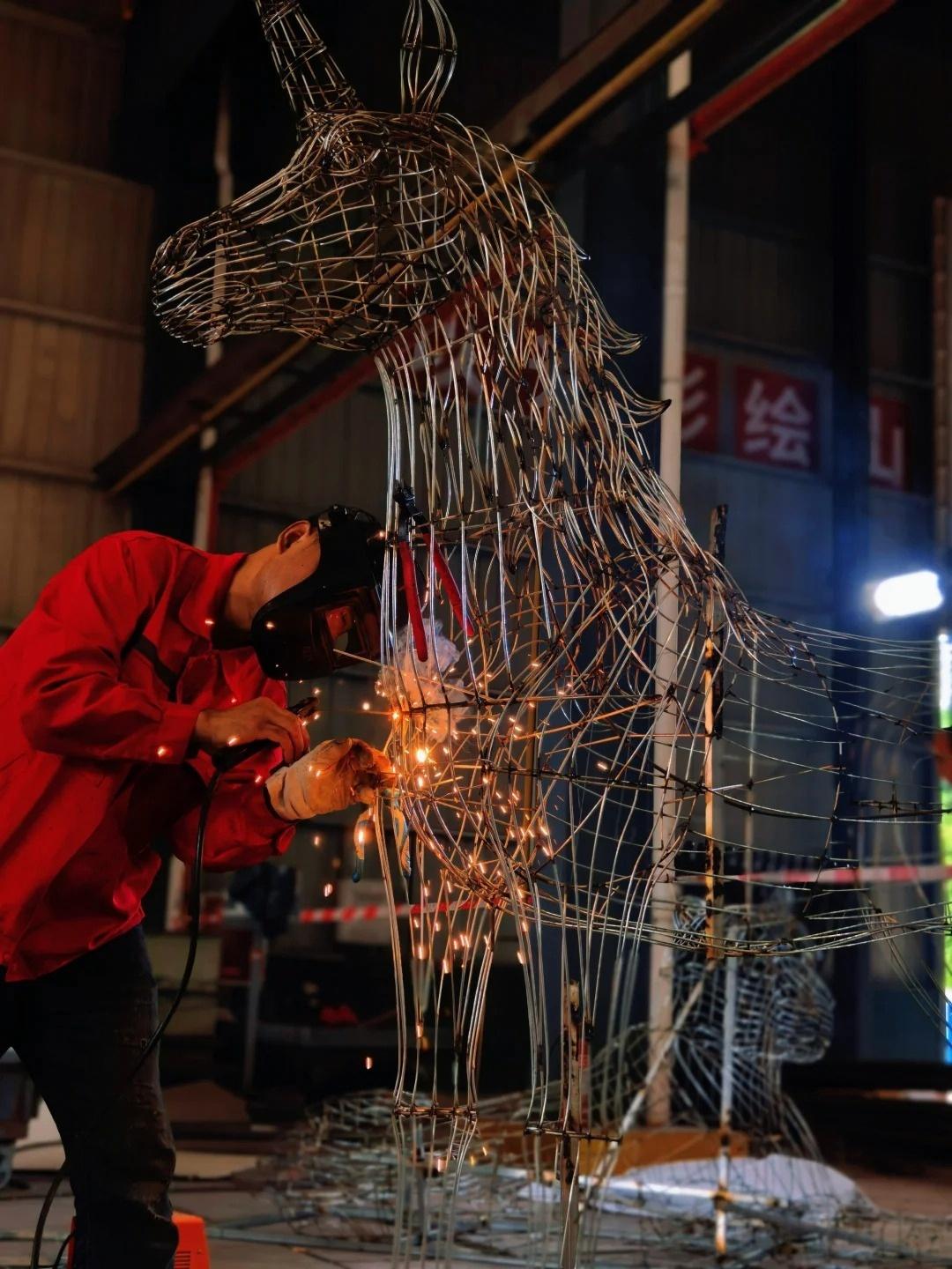 Steel frame welding for a lantern sculpture in production